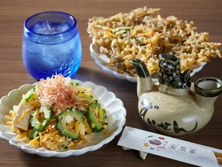 鍋、揚げ物、煮物などあらゆる料理に沖縄の食材を使用