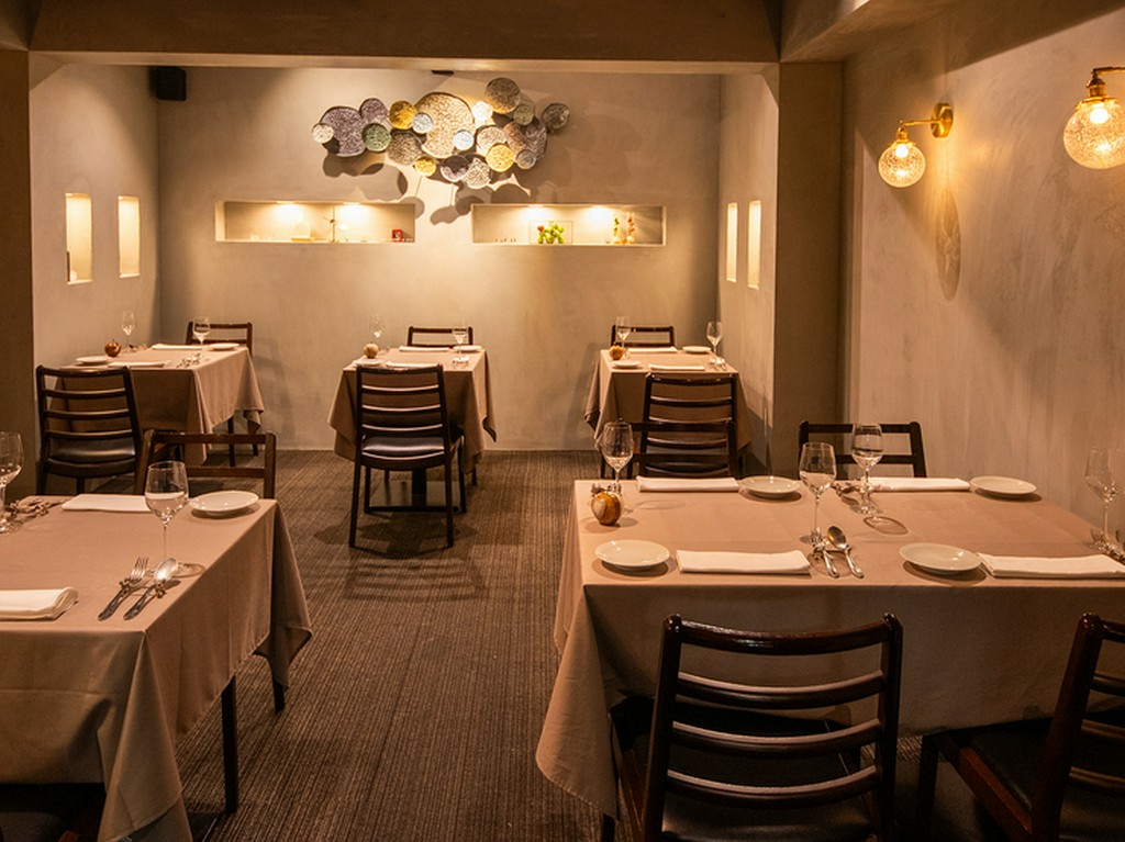 ゲスト一人一人の楽しみ方に寄り添う料理とサービスに憩える