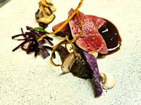 季節の食材を使った8皿の少量多皿コース。パンのペアリングも楽しめます。
※詳細は「コース」ページをご覧ください。