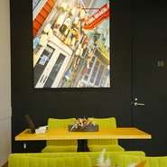 店内には半個室も用意されていて、2名～5名の利用が可能です。また、テーブル席は最大18名までの集いもOK！ワインやビールの飲み放題付きのとってもお得なプランもあるので、お見逃しなく。
