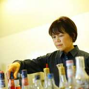 「蒸し料理ならではの熱々さを大切に、目の前でふんわり湯気が立ちのぼるような逸品で訪れた方に喜んでいただけたらと思っています」と語る滝本氏。「地域の方が心から寛げるお店を」との地元愛にも溢れています。