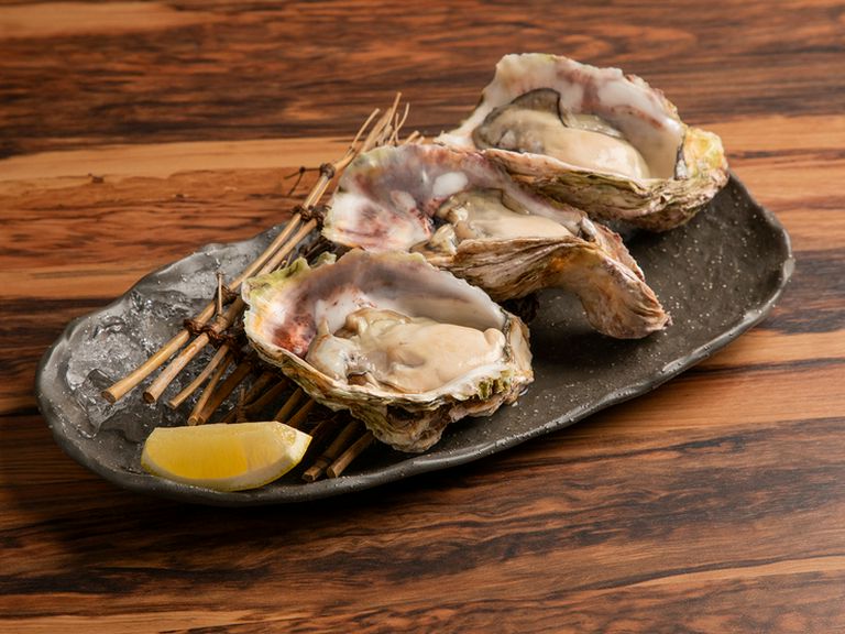 大粒なカキを贅沢に『生カキ』