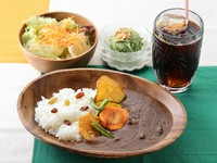 たっぷりの旨みとコク！『カレーライス　ランチセット』