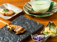 焼鳥と一品料理を万遍なく食べることができるコース『彩tori鳥コース』
