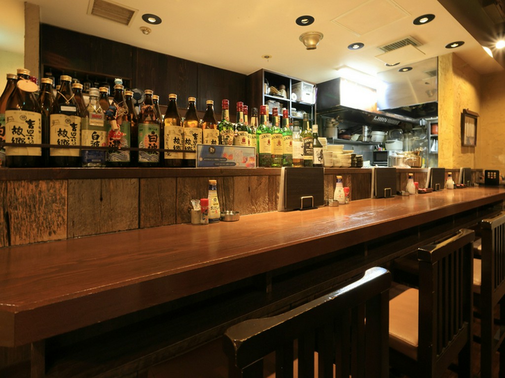 一人でも気兼ねなくゆっくりと食事とお酒が楽しめるお店