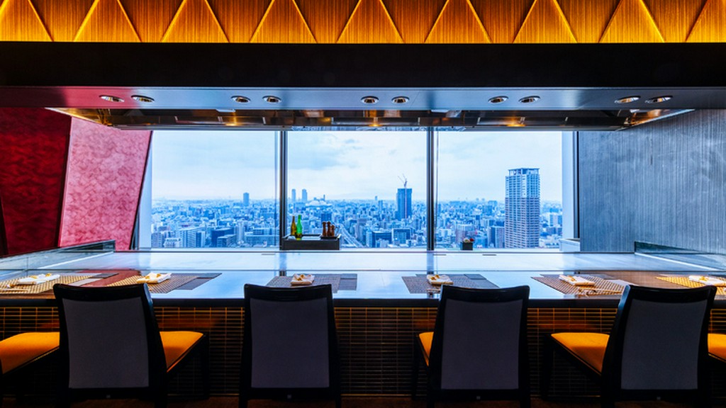 22階から眺める絶景と重厚感のある空間に心が満たされて