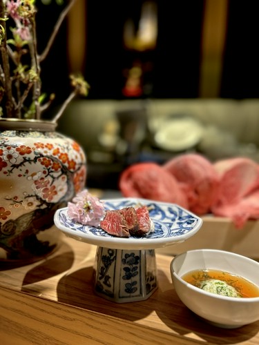 はんべゑ特選おまかせコース・72時間醤油麹に漬け込んだ肉刺し