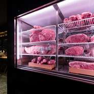 厳選した和牛の、厳選した部位のみを使用し、経験豊富な料理人が最高級の調理法で提供します。肉の旨み・脂の甘味・舌触り・ポテンシャルを最大限に引き出した、“料理”として届ける焼肉店です。