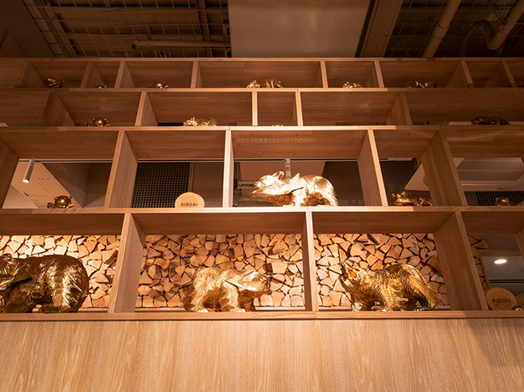 1,000頭の「木彫りの熊」が集まる北海道レストラン