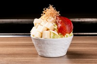 特大明太子を贅沢に丸々一本使用。定番の明太もんじゃにバターと餅を組み合わせた王道もんじゃ。