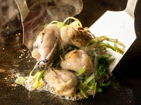 繊細な九条ネギの風味を牡蠣に絡ませて。ハーブバターで調和したハーモニーをお楽しみください。