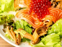 クリーミーなシーザードレッシングにサーモンが合う！