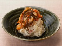 当店自慢の創作ポテサラ。KIBORI流をご堪能ください。