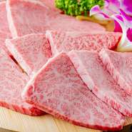 落ちついた印象でデートにもぴったりなお店。飲み放題なし・お肉のみのコースも相談可能です。人気メニュー＆当日オススメのお肉で構成されたコースは、初めてお店を利用するユーザーにとってもうれしい存在です。