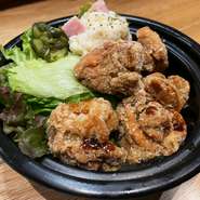 ご飯大盛りは+300円、ザンギ増量は+300円、ご飯大盛り+ザンギ増量は+500円
（夜19:00以降は+200円）