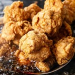 骨なしザンギ、ポテトザンギ、パンプキンザンギ、塩ザンギ、豚ザンギの盛り合わせとなります。　
当店のザンギ全種類をひと通り食べていただけるオードブルです。
3・4人のグループ向けの盛り合わせセットです。