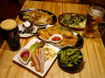 ビールを含む2時間飲み放題コース。
※30分単位で延長可能。2.5時間6,500円、3時間7,000円