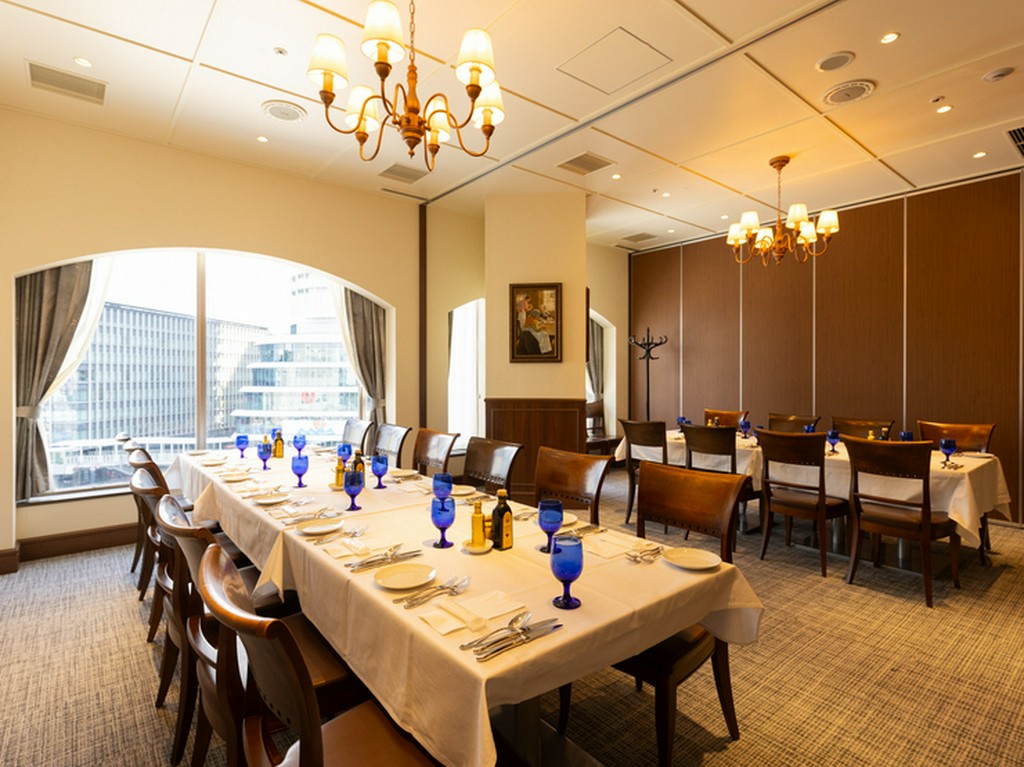 30人までフレキシブルに対応できる、エレガントな雰囲気の個室