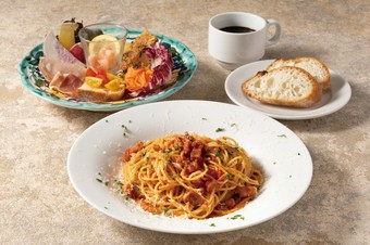 10月20日よりメニューが新しくなります！
前菜盛り合わせが嬉しいセットです♪