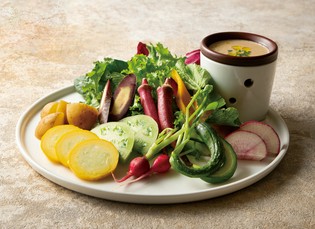 季節ごとに異なる表情を見せる、コース料理に使う新鮮な野菜