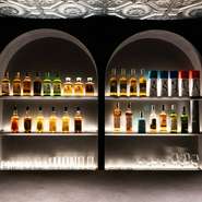 山崎・響はもちろん、ニッカ・イチローズモルト・厚岸・静岡など豊富な今では希少な国産のウイスキーのラインナップは圧巻。