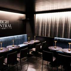 最大20名様までご利用いただけるソファー&テーブル席