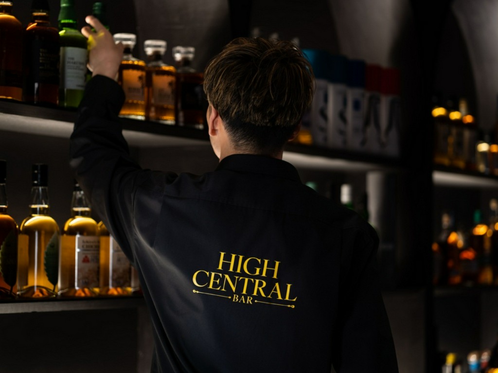 おすすめのウイスキーやカクテルをバーテンダーがセレクト