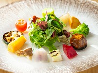 多彩な大地の恵みが一皿に集う『国産野菜の彩りサラダ』