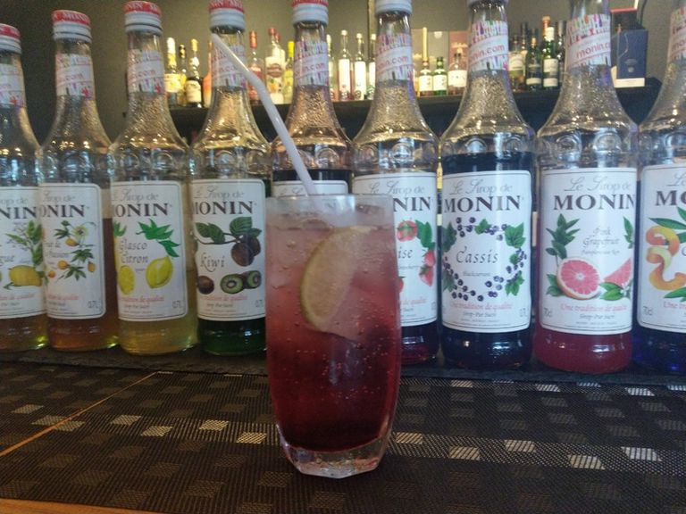 お酒が苦手な人も、楽しく選べる『ノンアルコールカクテル（モクテル）』