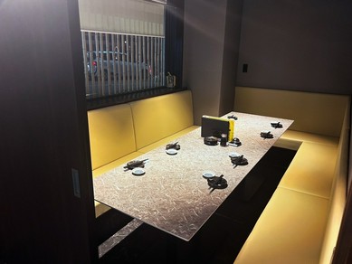 プライベート空間で食事を楽しめる個室も完備