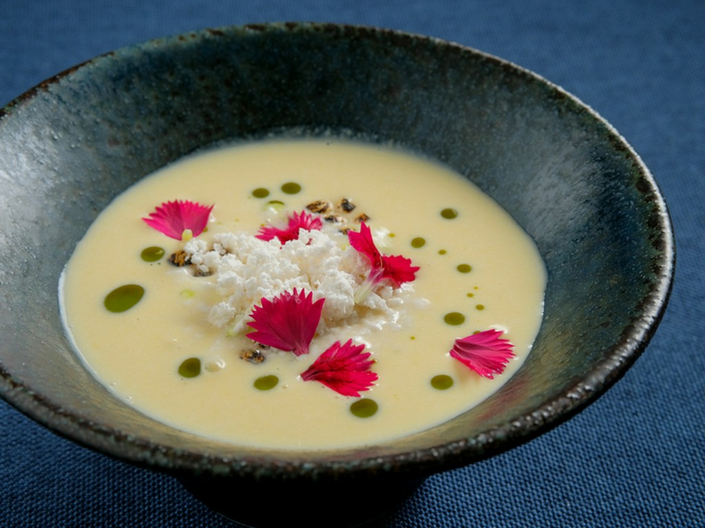 季節ごとの風味と豊かな味わいが楽しめる『季節のお野菜を使ったスープ』