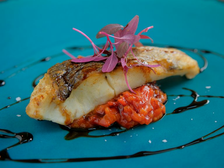 スズキのポワレトマトフォンデュ バルサミコソース