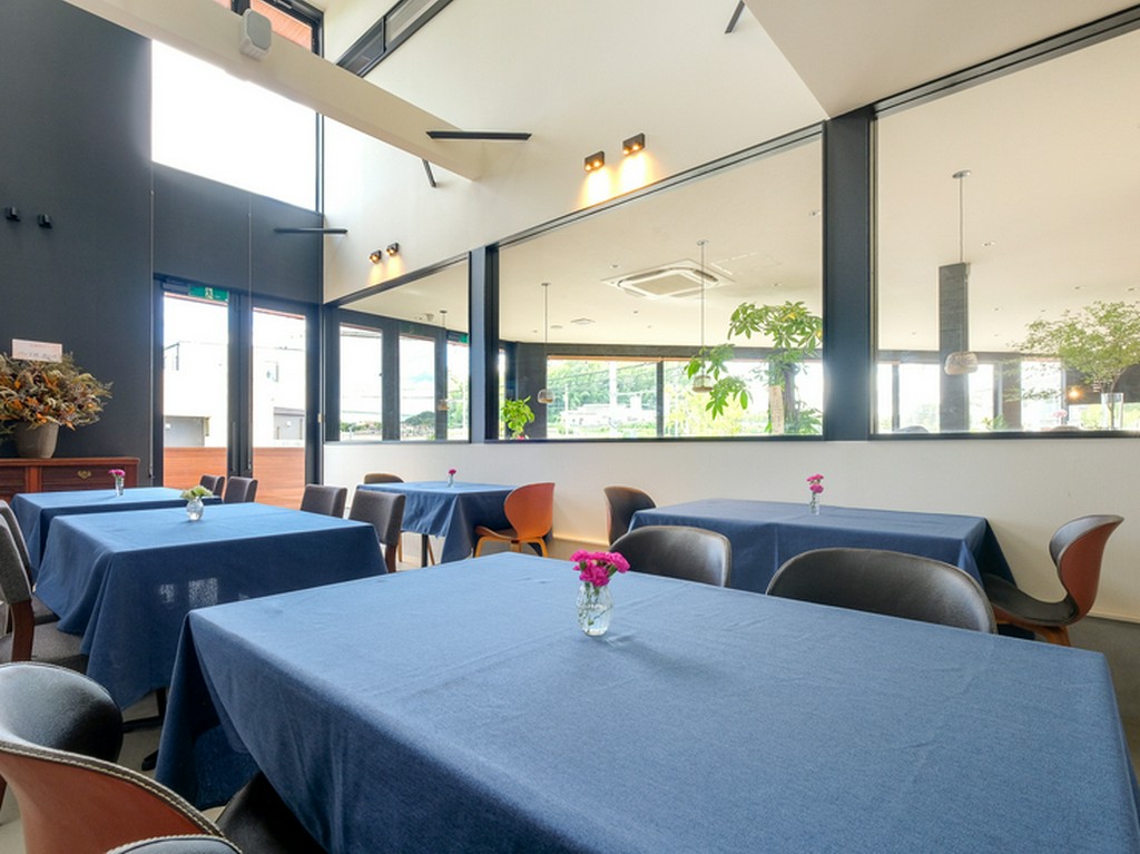 上質なフレンチを気軽に楽しめる、カフェ併設の気軽なレストラン