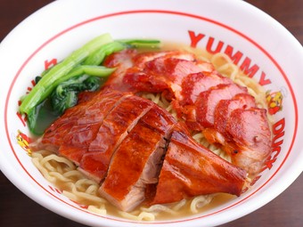 自慢のダックは麺とも好相性『ラーメン二種肉盛り単品』