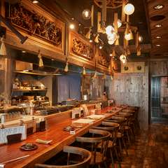 平日の仕事終わりにも、休日デートのディナーにも