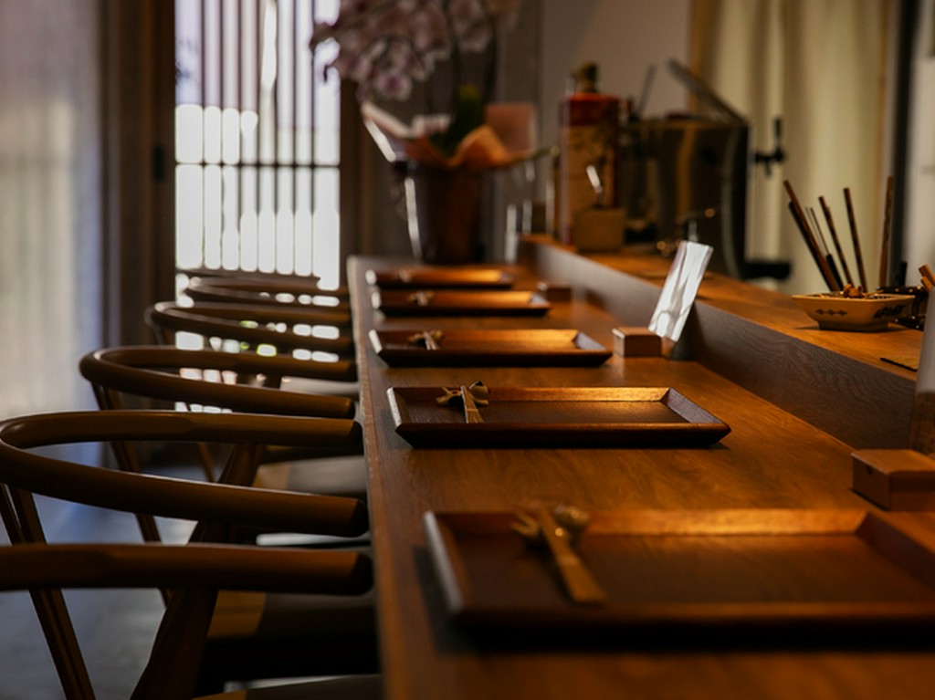 目の前の食に没頭できる、カウンター全6席の空間