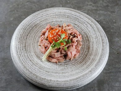 池袋1の牛タンユッケ