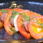 お洒落な逸品料理です。さっぱりとした味わいで牛タンを食べてるとは思えない料理となっております。