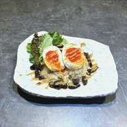 自家製のポテトサラダにたっぷりのスモークタンは相性抜群！