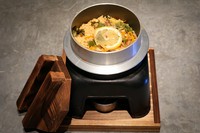 病みつきになる事間違いなし!目の前で香ばしく炊き上げる牛タンと麦飯との相性抜群!〆にどうぞ!!※炊き上げるまで30分かかる為、ご入店後30分以内にご注文下さい。