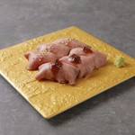 大判の牛タンを贅沢に使用しました。コクのある和風タレ味と牛タン本来の味を活かした塩がやみつきになる2種類です。