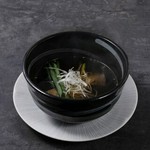牛タンの旨み広がるこだわりスープ！染み渡る味わいはぜひ〆に