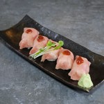 大判の牛タンを贅沢に使用!コクのある和風タレがやみつき!