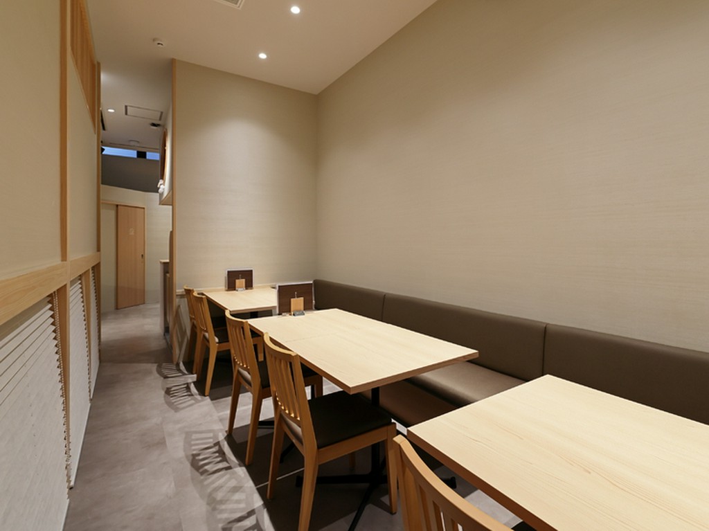 飲み放題付きコースや立食スタイルで親睦を深める食事会