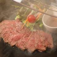 季節の料理で構成されるコース料理は、記念日などの食事の席に最適。好みのメニューや予算に応じて、相談できます。美しい盛付けと旬の食材が織り成す料理で、心温まるデートを演出してはいかがでしょう。
