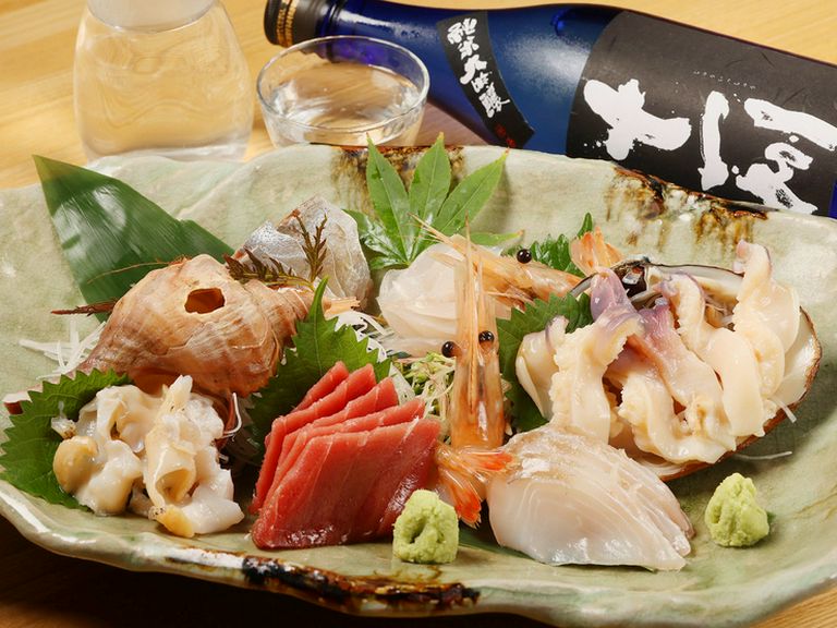 旬を逃さず仕入れる新鮮な魚介類を堪能できる『刺し盛り 松』