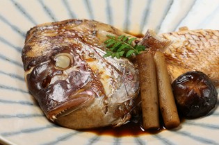 お店を代表する味。旬の魚介を使用した『煮魚』