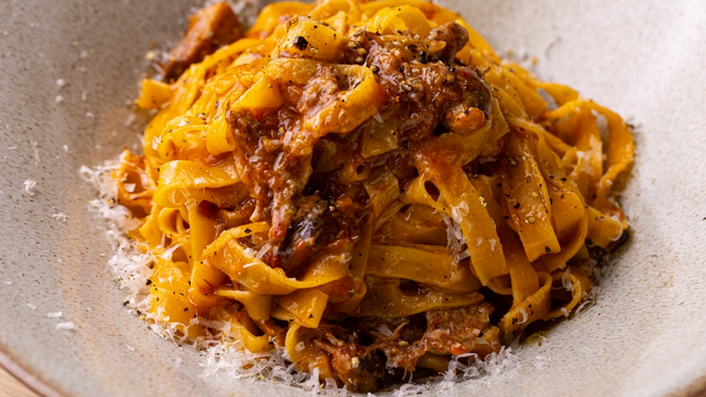 塊肉でつくる濃厚ラグー『自家製タリアテッレ　ポークラグーソース』