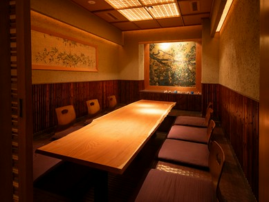 日本料理店さながらの、洗練された雰囲気に包まれる2つの個室