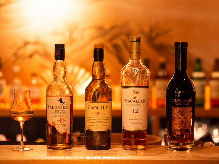 豊富なラインナップから選び、飲み方を変化させて楽しみたい『Whisky各種』